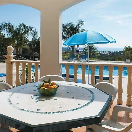 Julios Coral Bay